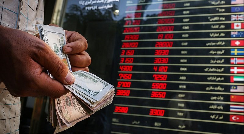 افزایش نرخ طلا و ارز از اثرات نفوذ دشمن برای ایجاد اخلال در بازار است